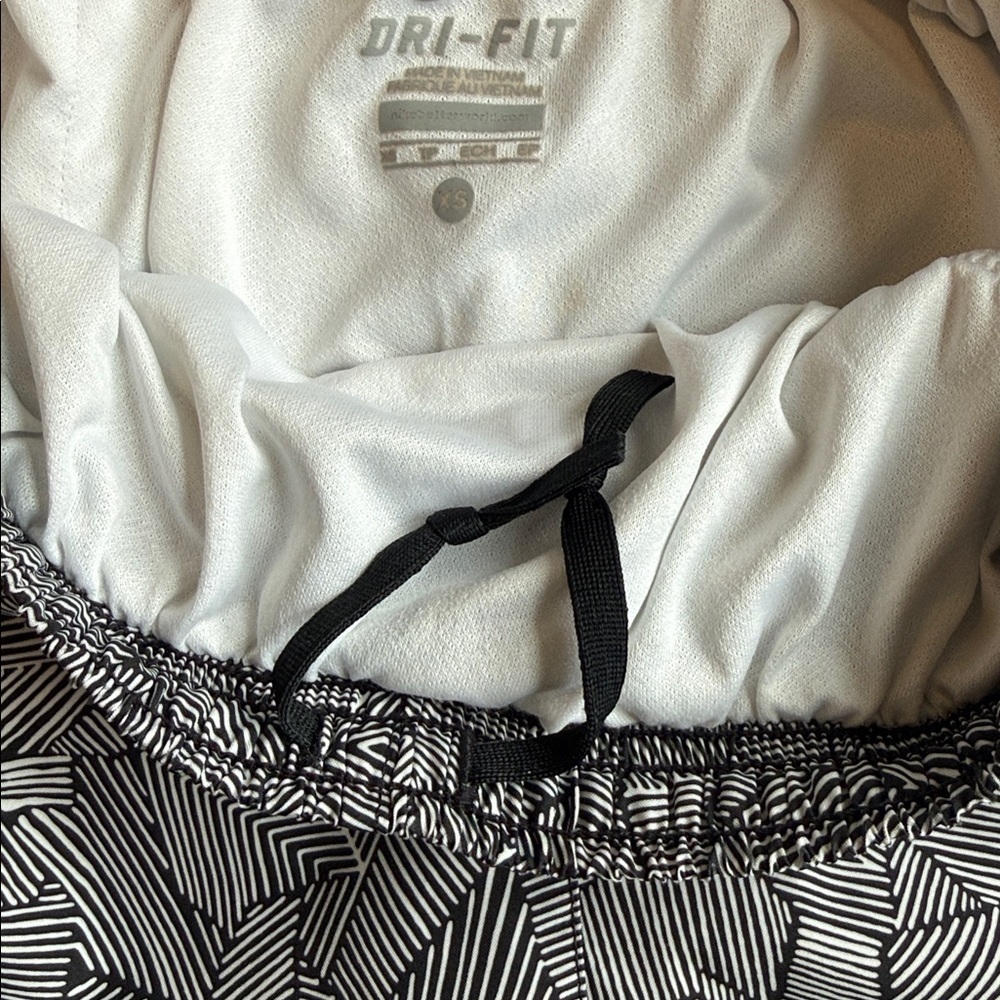 Nike Dri-Fit Women’s Lined Athletic Shorts Black White Geometric Striped XS - Picture 8 of 10